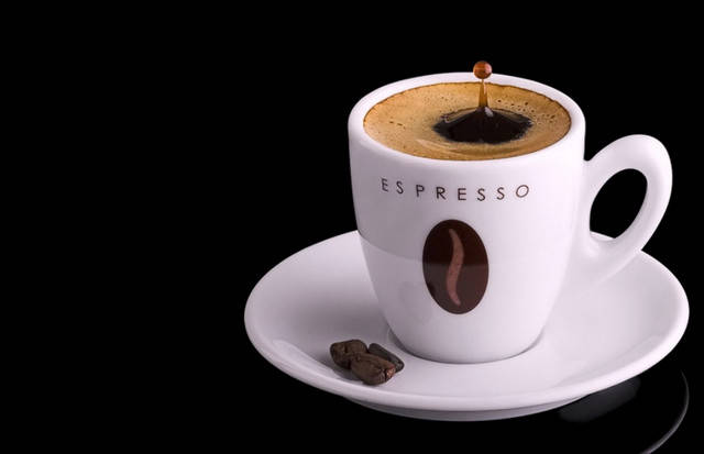 Еспрессо (Еspresso) - це такий   вид кави   , Який має досить щільну консистенцію (НЕ водянистий), густу пружну пінку (crema), насичений кавовий аромат і смак