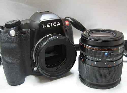 Крім перерахованих «рідних», за допомогою фірмових адаптерів на камеру можна встановити об'єктиви систем Hasselblad H і V, Pentax 67 і Mamiya M645