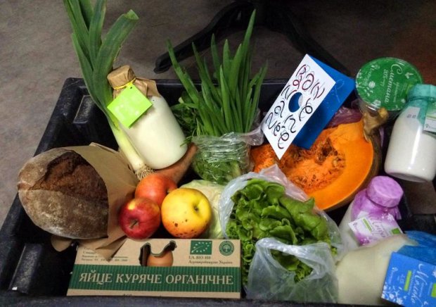 В Україні все частіше проводять ярмарки з органічними продуктами, на яких можна придбати копчене м'ясо власного виробництва, молочні продукти, овочі та фрукти з фермерських господарств, які вирощуються без міндобрив, - повідомляє 24 канал