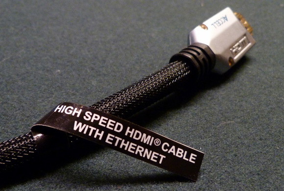 Високошвидкісний HDMI кабель з Ethernet: Підтримує той же дозвіл, що і високошвидкісний кабель HDMI, а також 3D, і додає підтримку для 100-Мбіт Ethernet