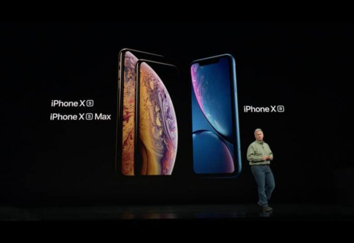 Більш переконливо виглядає iPhone XS Max: його параметри - 15,8 × 7,7 × 0,8 см,, а вага - 208 м Дозвіл екрану складає 458 пікселів на дюйм