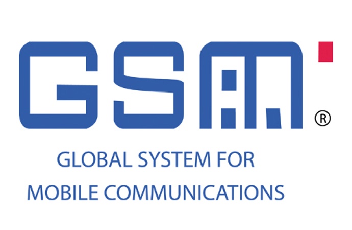 Трохи пізніше, в 1989 році, Nokia і кілька стільникових операторів об'єднують свої сили і створюють перший цифровий стандарт зв'язку GSM (Global System for Mobile Communications)